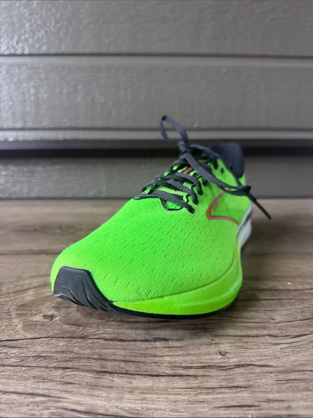 Brooks Hyperion Women’s Neon Green Running Shoe with Black Accents size 10